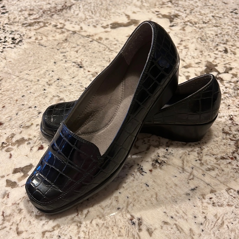 Aerosols black dress shoes
